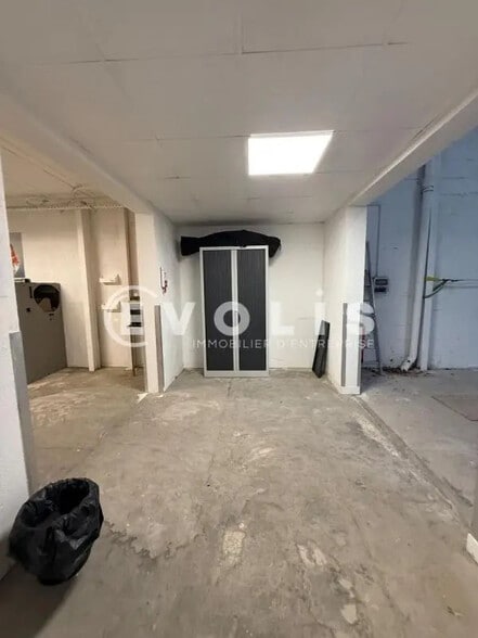 Flex dans Vénissieux à louer - Photo du bâtiment - Image 2 de 4