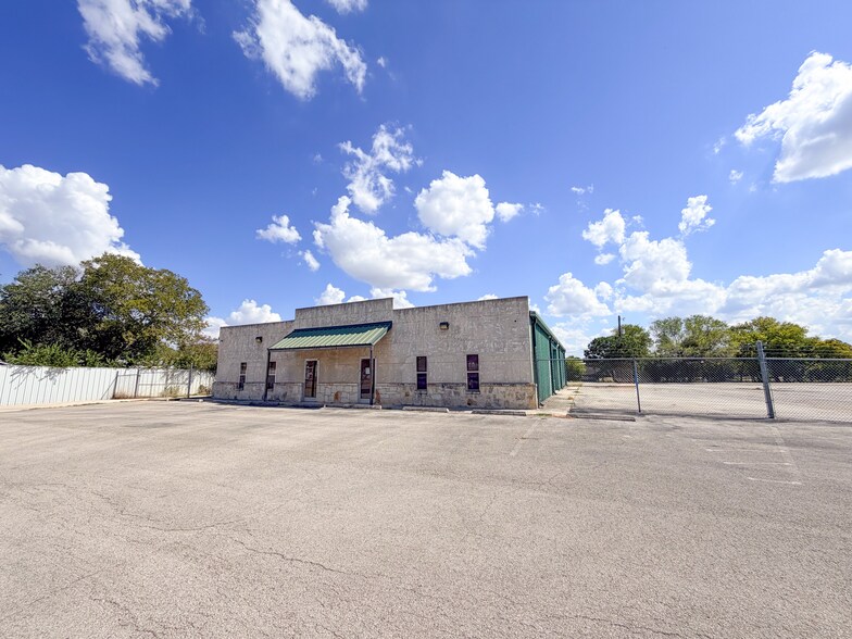 132 Nell Deane Blvd, Schertz, TX à louer - Photo du bâtiment - Image 2 de 21