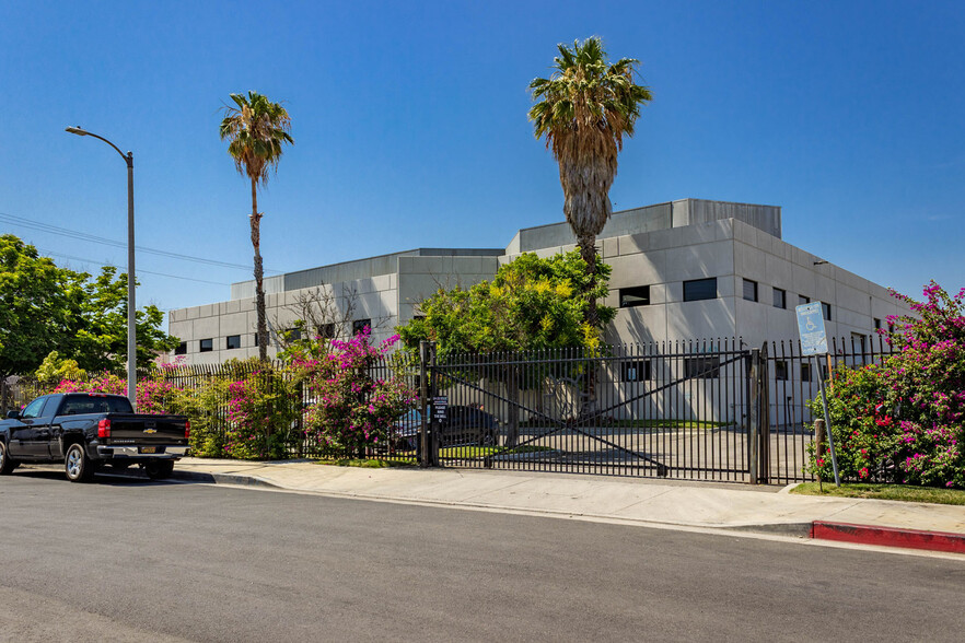 10443 Arminta St, Sun Valley, CA for lease - Building Photo - Image 1 of 18