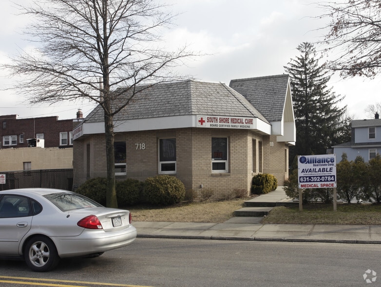 718 Long Island Ave, Deer Park, NY à louer - Photo du bâtiment - Image 3 de 3