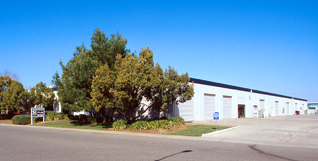 10183 Croydon Way, Sacramento, CA à louer Photo du bâtiment- Image 1 de 10