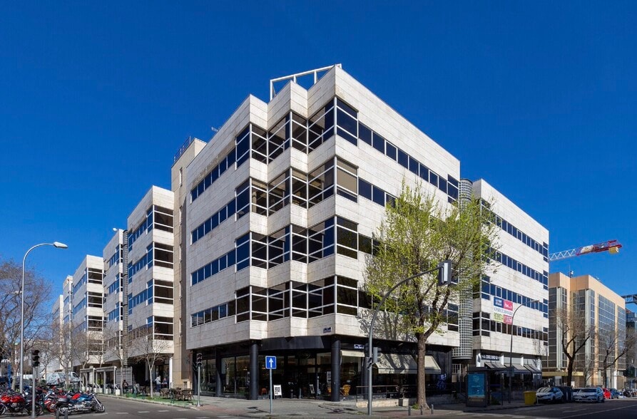 Calle de Julián Camarillo, 29, Madrid, Madrid for lease - Building Photo - Image 3 of 5