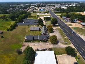 4550 Lamar Ave, Paris, TX for lease Interior Photo- Image 1 of 51