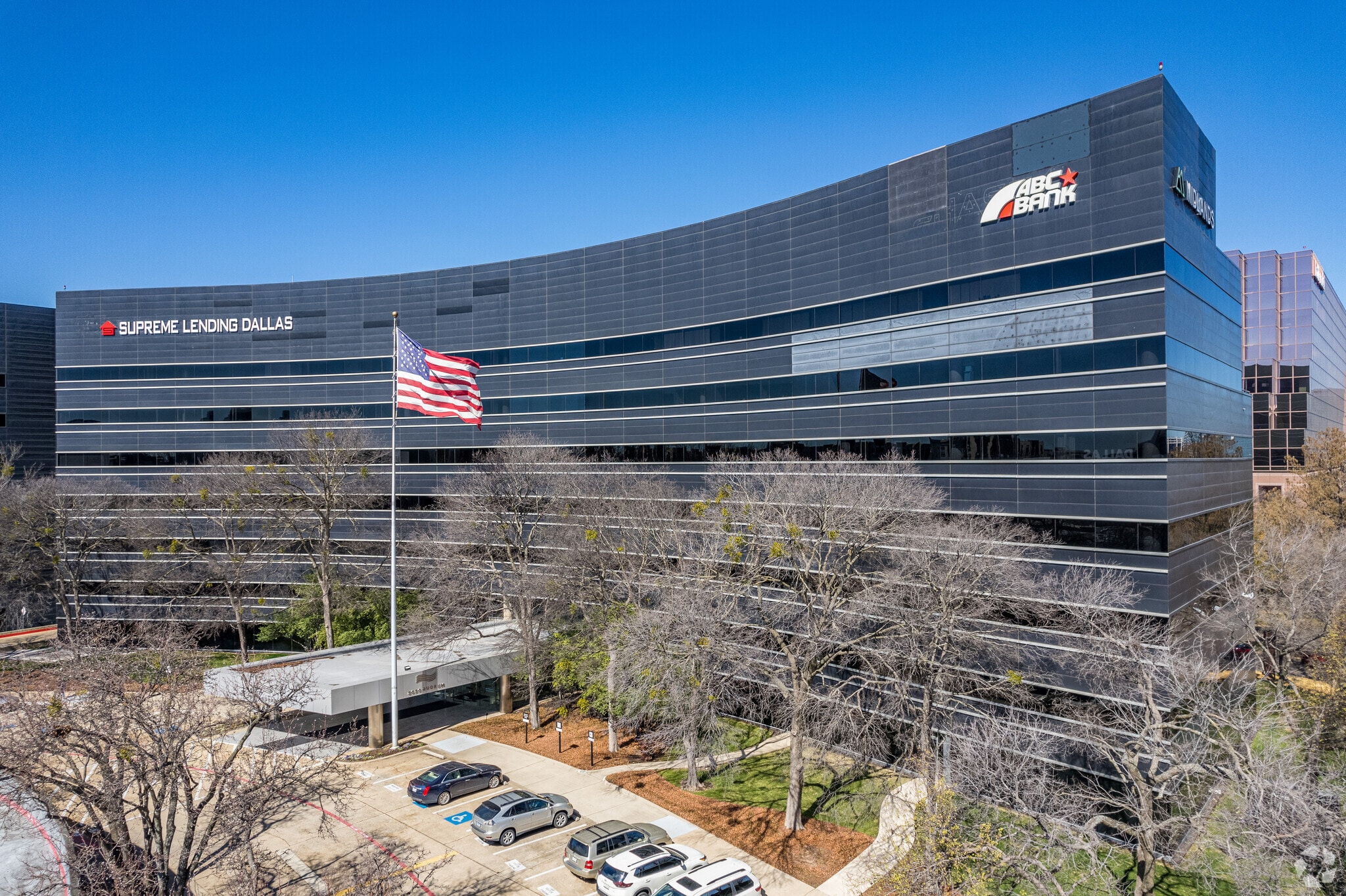 5050 Quorum Dr, Dallas, TX à louer Photo du bâtiment- Image 1 de 6