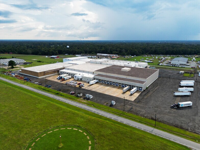 302 Airport Dr, Montezuma, GA à louer - Photo du bâtiment - Image 2 de 4