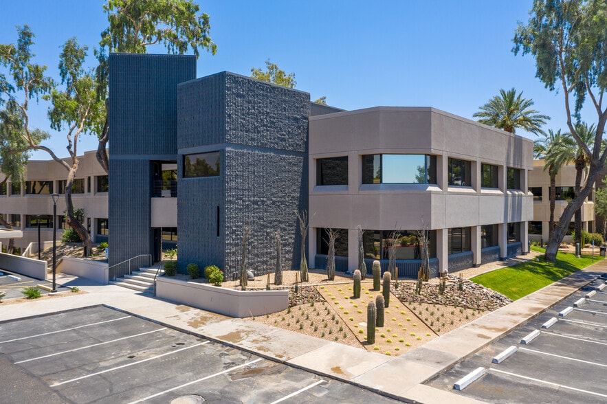 3020 E Camelback Rd, Phoenix, AZ for lease - Building Photo - Image 1 of 14
