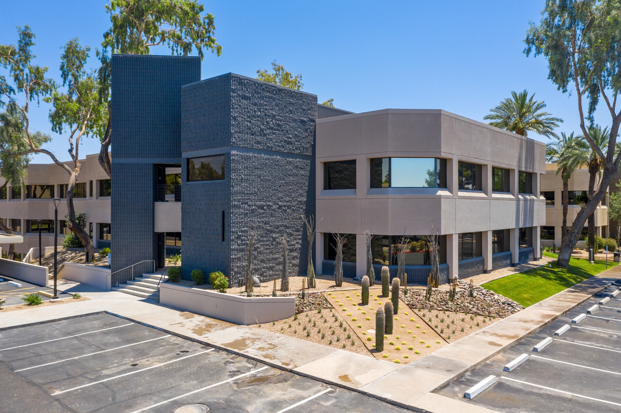 3020 E Camelback Rd, Phoenix, AZ for lease Primary Photo- Image 1 of 15