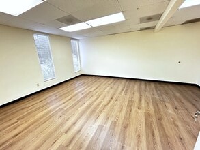 595 W Lambert Rd, Brea, CA à louer Photo intérieure- Image 2 de 5