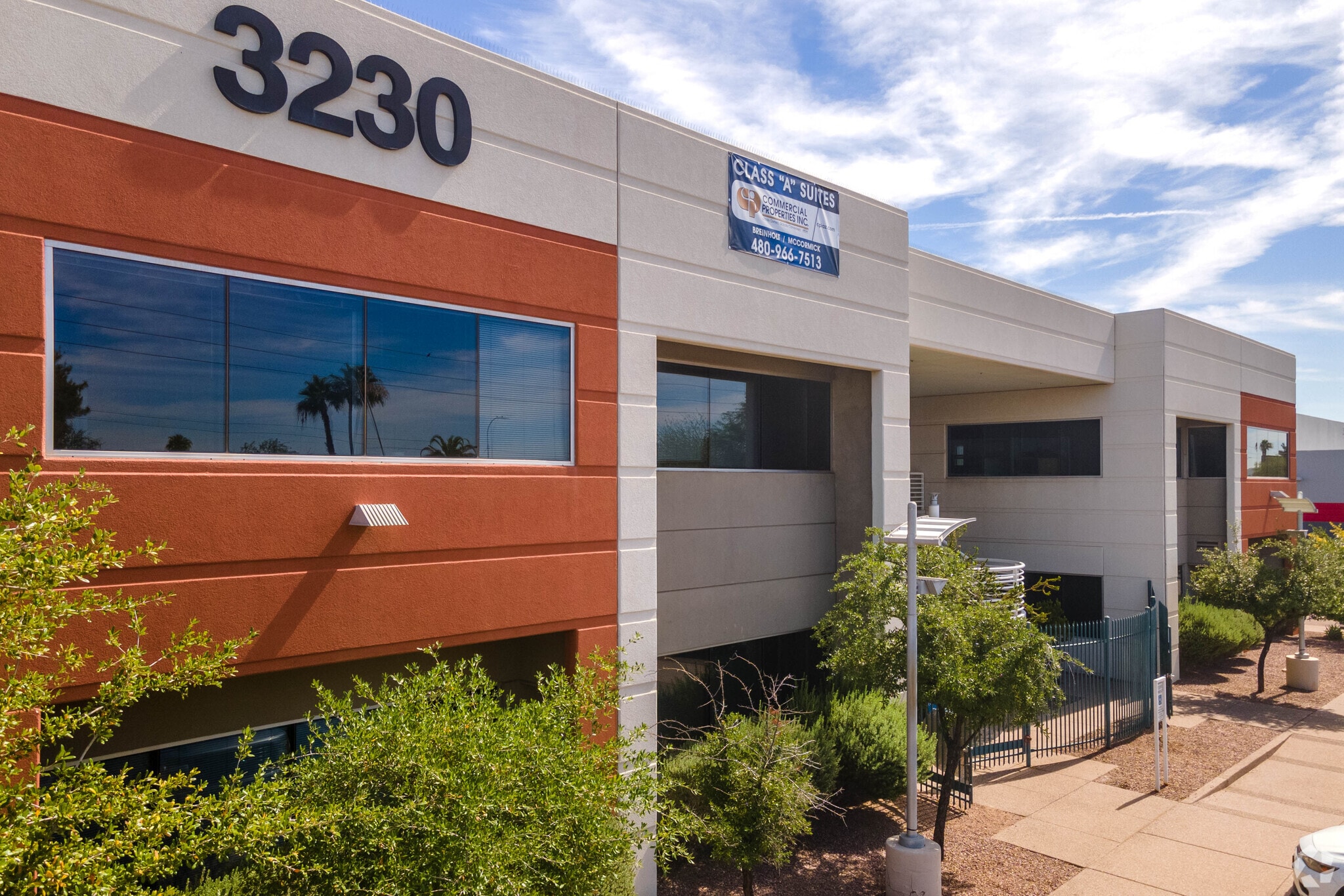 3230 E Broadway Rd, Phoenix, AZ à louer Photo du bâtiment- Image 1 de 8