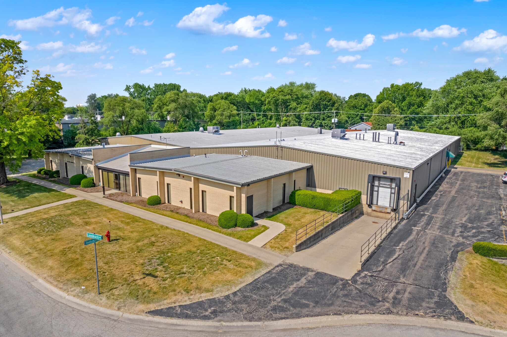 1700 Landmark Rd, Aurora, IL à vendre Photo du bâtiment- Image 1 de 27