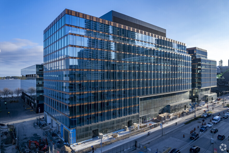 125 Queens Quay E, Toronto, ON for lease - Building Photo - Image 2 of 6