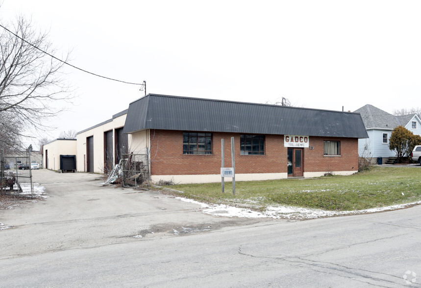 19 Schweitzer St, Kitchener, ON for lease - Primary Photo - Image 1 of 2