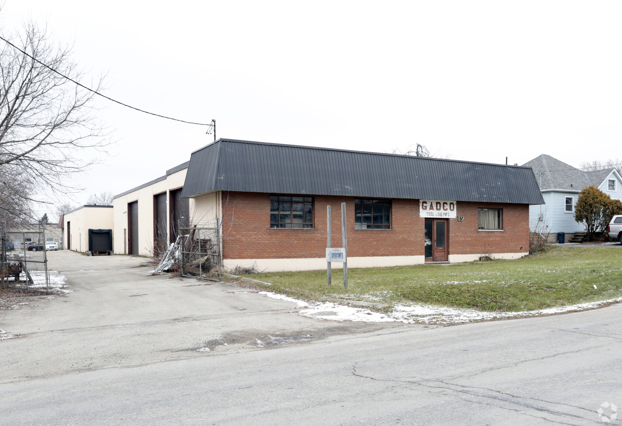 19 Schweitzer St, Kitchener, ON for lease Primary Photo- Image 1 of 3