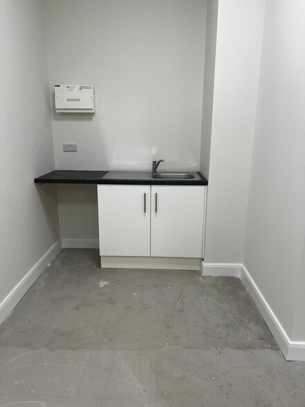 Cambridge St, Harrogate for lease - Interior Photo - Image 3 of 5