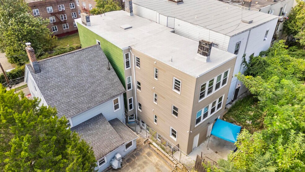 288 Woodworth Ave, Yonkers, NY à vendre - Photo du bâtiment - Image 2 de 14