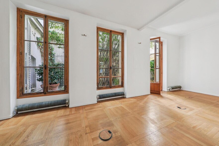 11 Rue Chateaubriand, Paris à vendre - Photo du bâtiment - Image 2 de 12