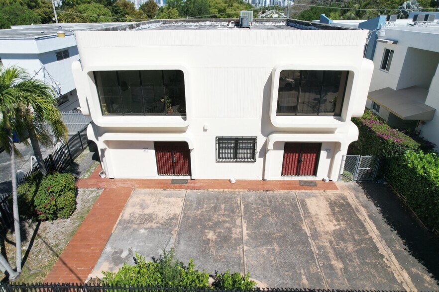 825 SW 13th Ct, Miami, FL à vendre - Photo du bâtiment - Image 2 de 5