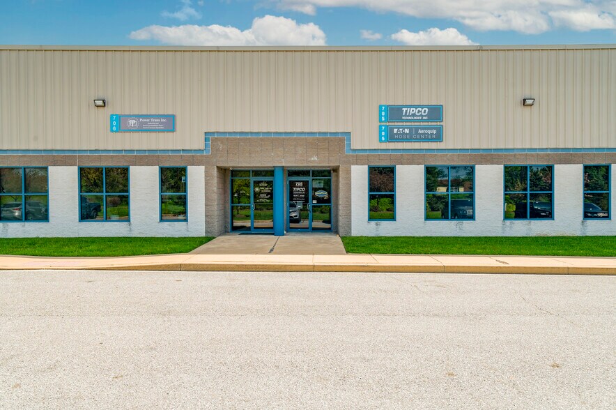 700 Carson Dr, Bear, DE à louer - Photo du bâtiment - Image 2 de 15