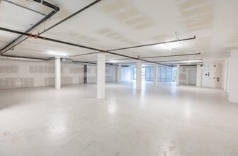 1215 Frances St, Vancouver, BC à louer Photo intérieure- Image 2 de 4