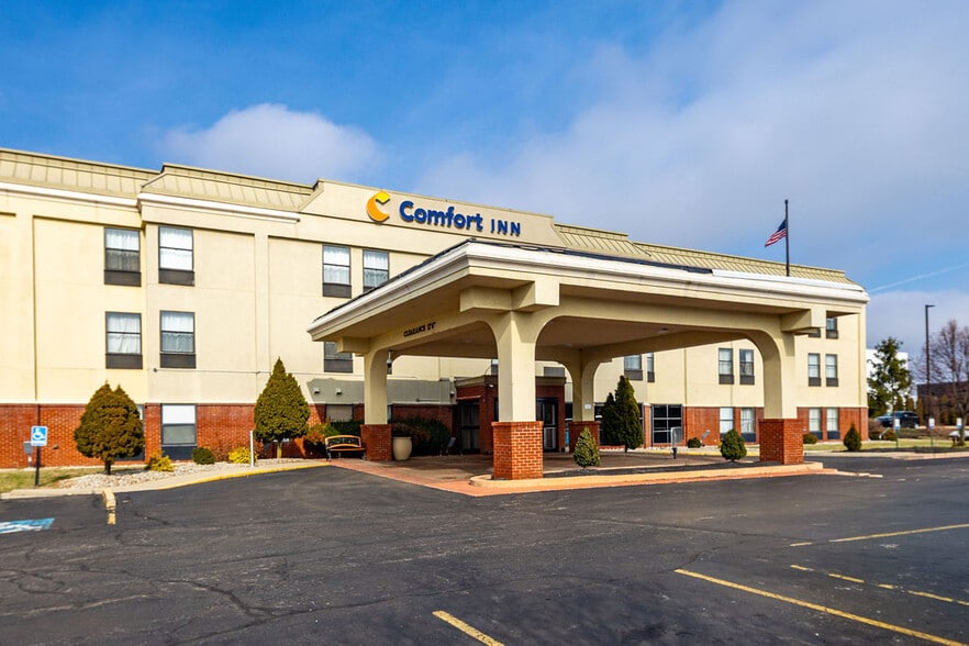 4640 Creek Rd, Blue Ash, OH for sale - Building Photo - Image 2 of 16