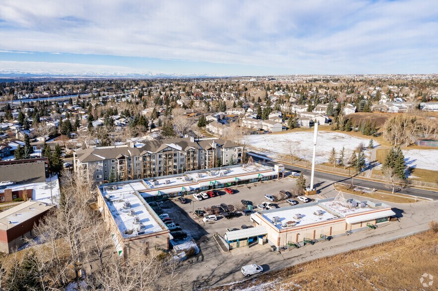 735 Ranchlands Blvd NW, Calgary, AB à louer - Aérien - Image 3 de 5