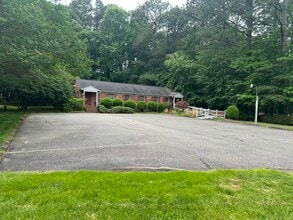 219 Cook Rd, Yorktown, VA for lease Building Photo- Image 1 of 2
