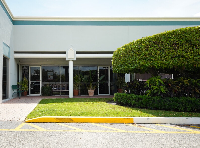 3350 NW 2nd Ave, Boca Raton, FL for lease - Building Photo - Image 2 of 24