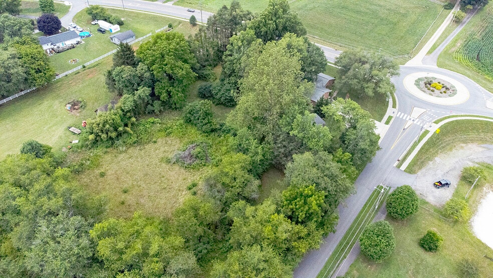 625 Vance St, Waynesville, NC for sale - Building Photo - Image 2 of 11