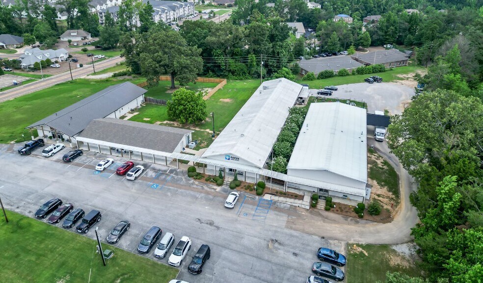 2885-2889 South Lamar Blvd., Oxford, MS à vendre - Photo du bâtiment - Image 1 de 41