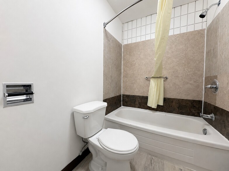 101 Centre St, Assiniboia, SK for sale - Building Photo - Image 2 of 21