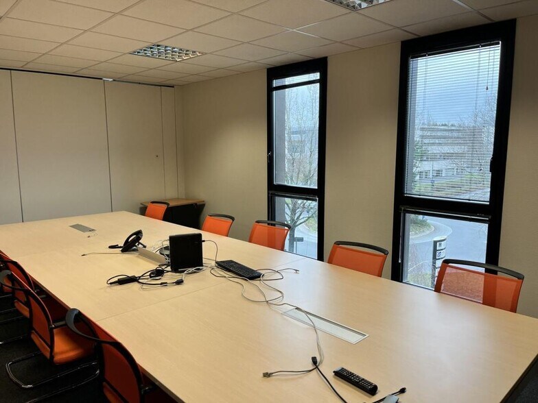 Office in Rennes for lease - Interior Photo - Image 3 of 12
