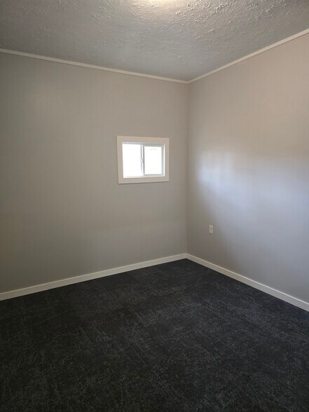 433 Oberlin Rd, Elyria, OH à vendre - Photo du bâtiment - Image 3 de 11