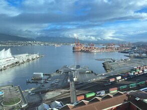 320 Granville St, Vancouver, BC à louer Photo du bâtiment- Image 2 de 9