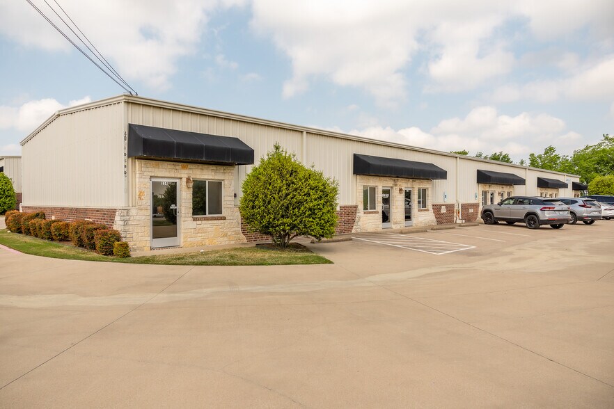 400 Industrial Blvd, Mansfield, TX for lease - Building Photo - Image 2 of 20