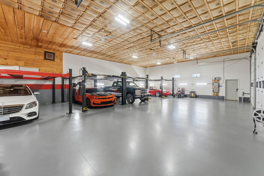 1452 Plainfield Pike, Cranston, RI à vendre - Photo du bâtiment - Image 2 de 15
