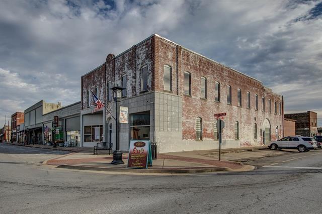 306 E Don Tyler Ave, Dewey, OK à vendre - Photo du bâtiment - Image 2 de 36