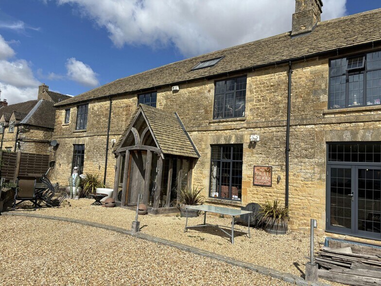 Chapel House Grounds, Chipping Norton for lease - Building Photo - Image 2 of 8