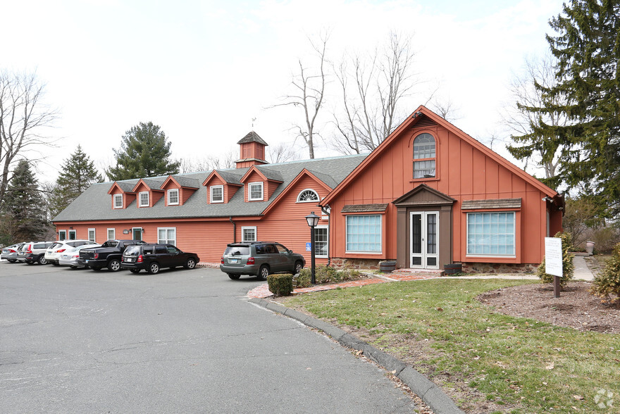 128 Garden St, Farmington, CT à vendre - Photo principale - Image 1 de 1