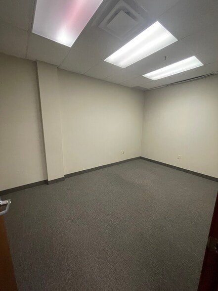 6650 W Snowville Rd, Brecksville, OH for lease - Building Photo - Image 3 of 4