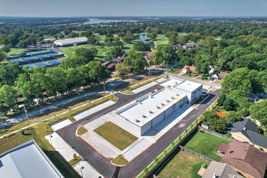 904 W Jasper St, Broken Arrow, OK à louer - Photo du bâtiment - Image 3 de 8