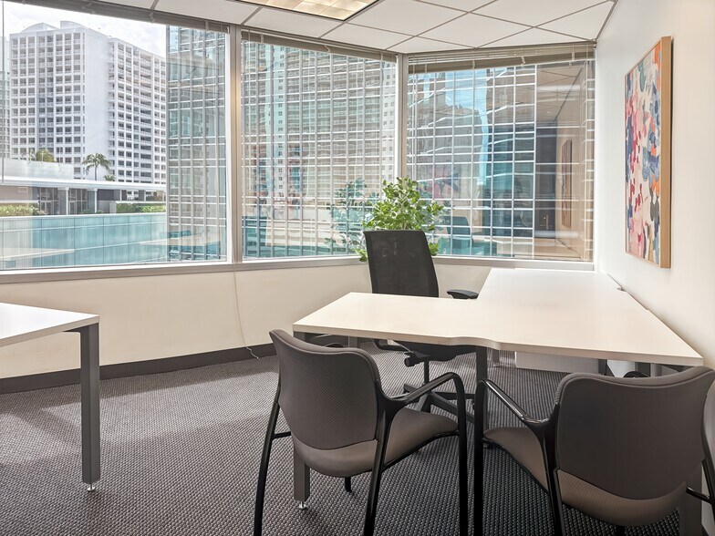 1221 Brickell Ave, Miami, FL à louer - Photo du bâtiment - Image 3 de 14