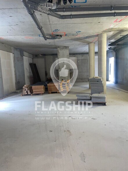 Retail in Cachan for lease - Building Photo - Image 3 of 5