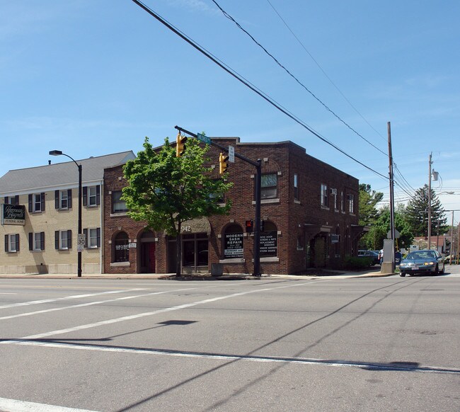 Plus de détails pour 942 N Main St, Akron, OH - Bureau/Commerce de détail, Commerce de détail à louer