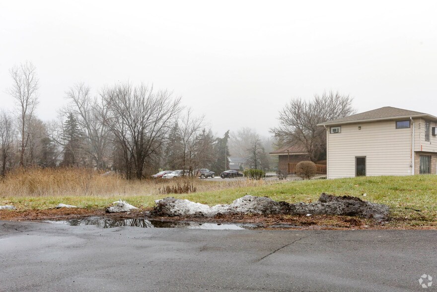 000 W Saginaw Hwy, Lansing, MI à vendre - Photo principale - Image 2 de 3