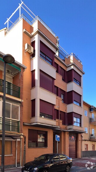 Calle Fuenlabrada, 46, Getafe, Madrid for lease - Primary Photo - Image 1 of 2