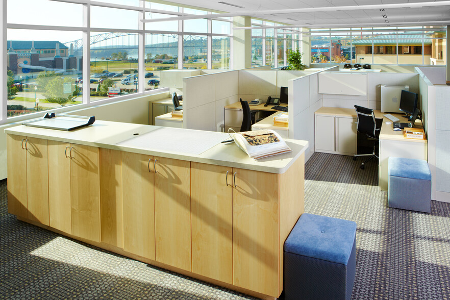 385 Bell St, Dubuque, IA for sale - Interior Photo - Image 3 of 12