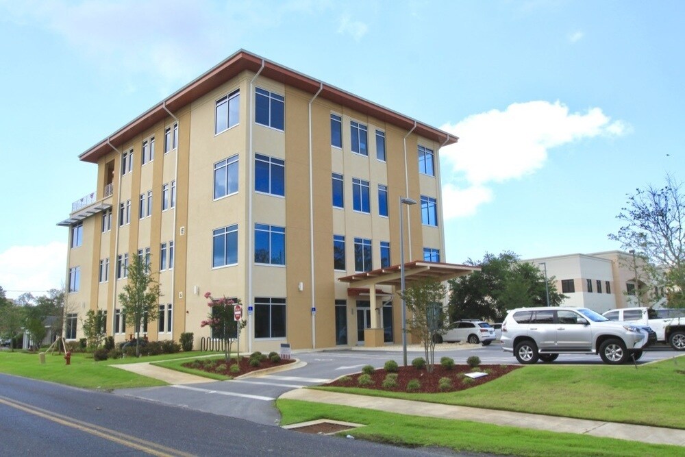 1046 Mar Walt Dr, Fort Walton Beach, FL for lease Building Photo- Image 1 of 7