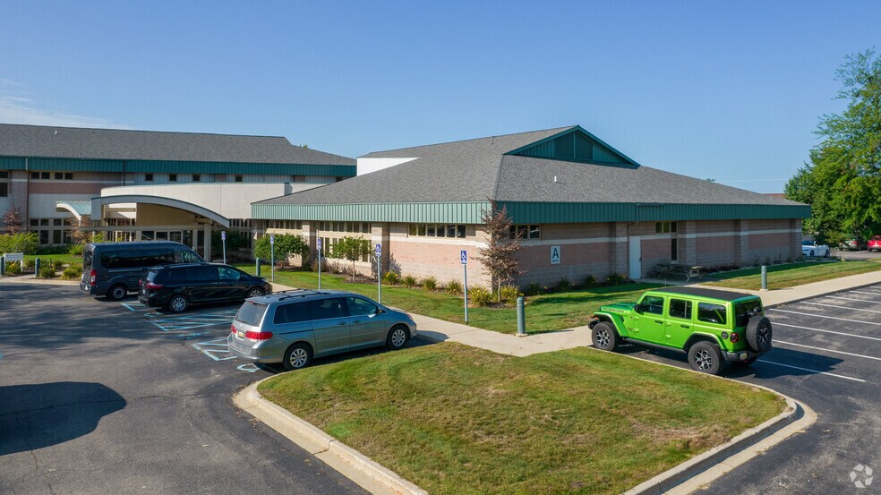 3235-3299 N Wellness Dr, Holland, MI à louer - Photo du bâtiment - Image 3 de 8
