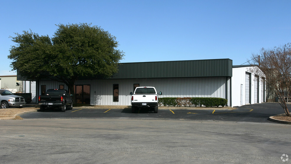 1303 W Industrial Blvd, Round Rock, TX à louer - Photo du b timent - Image 2 de 20