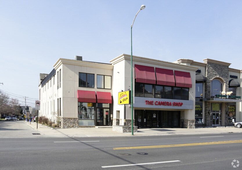 572 W Lancaster Ave, Bryn Mawr, PA à louer - Photo du bâtiment - Image 2 de 3